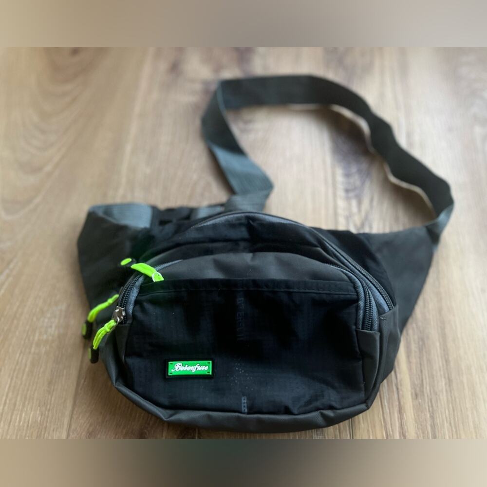 Beierfute Hip Pack Fannie Pack Hiking Running 3 Zippered Compartments Unisex